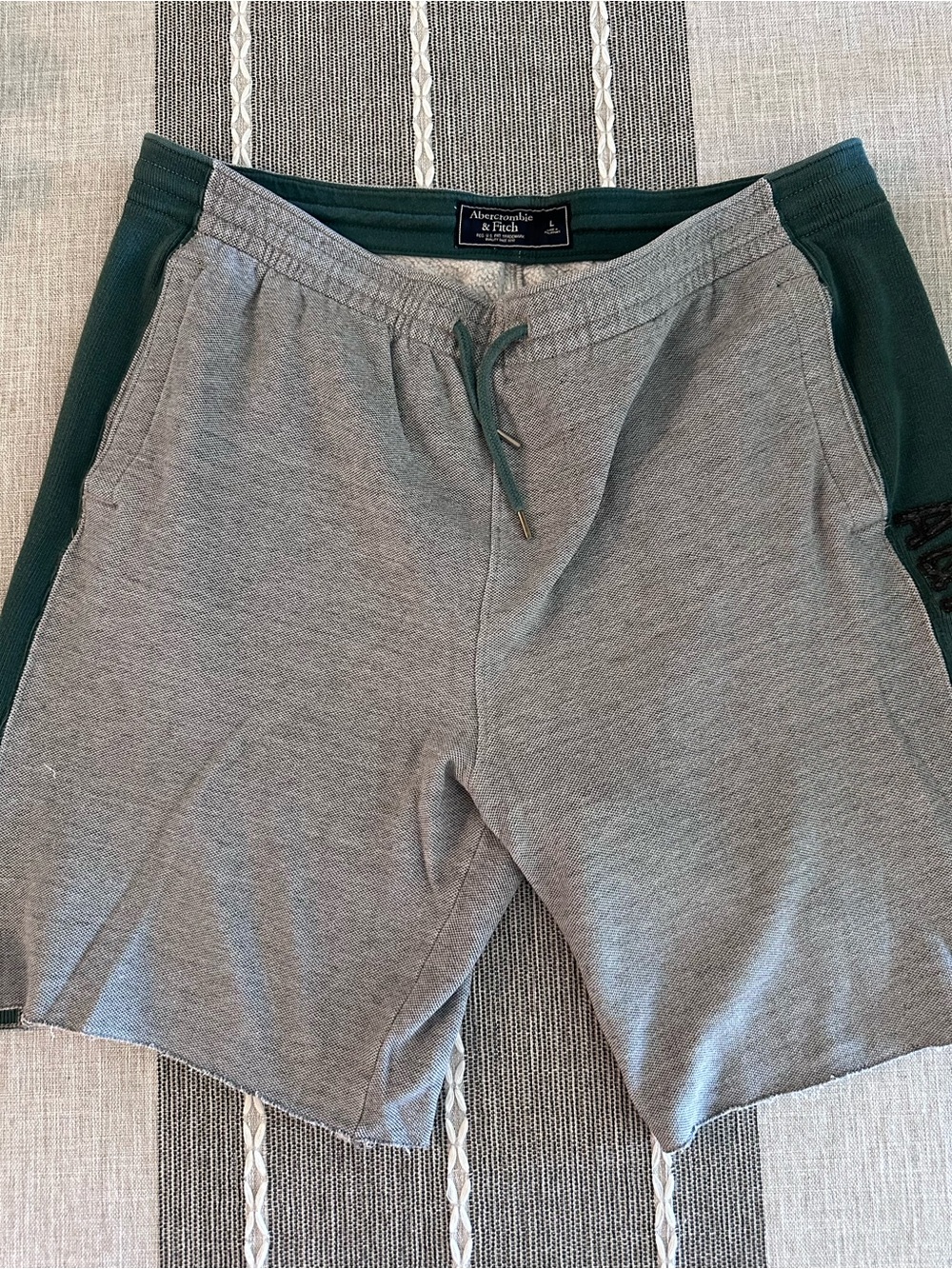 Y2K Abercrombie & Fitch Men’s Gray & Green Drawstring Sweat Shorts Size L
